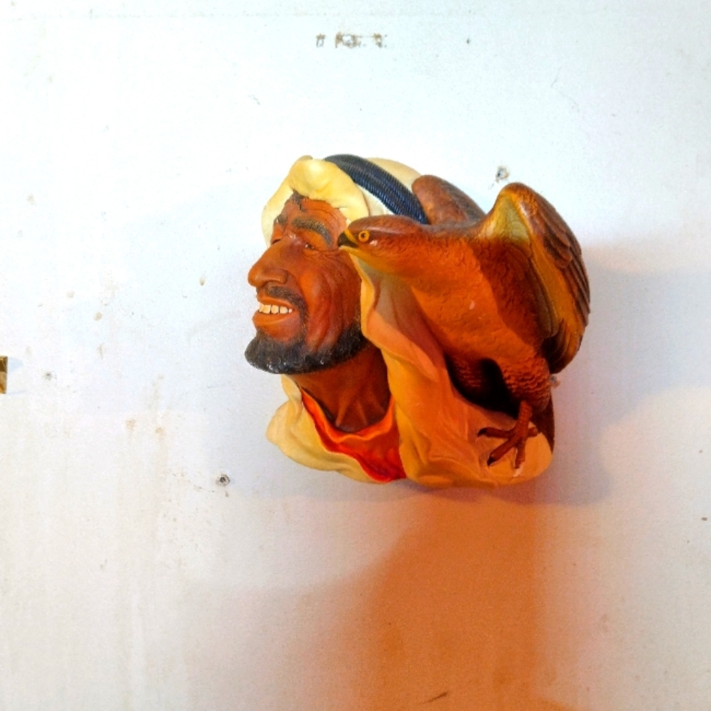 Vintage Bossons Chalkware Head ~ Arabian With Hawk ~ England. Dessert hawks